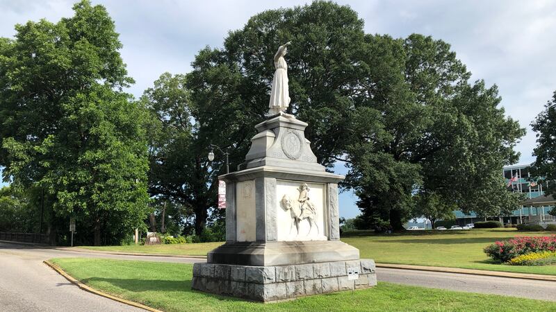 Confederate monument of Emma Sansom