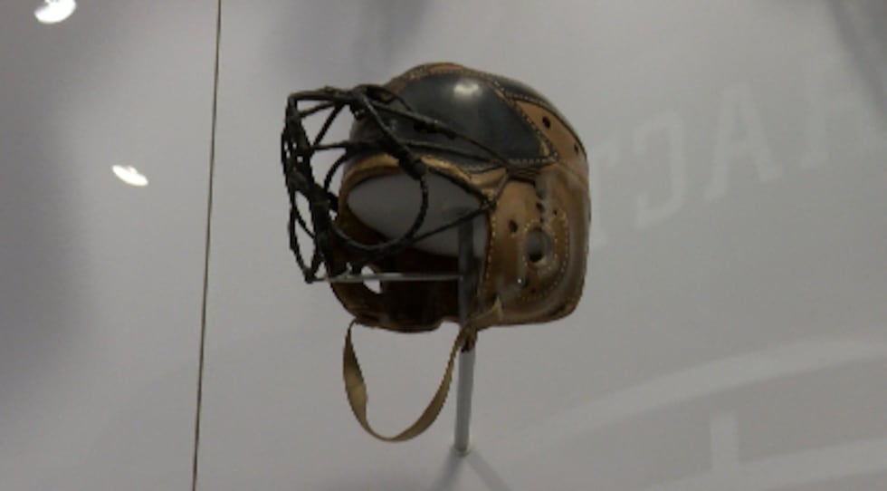 Inventive college football facemask