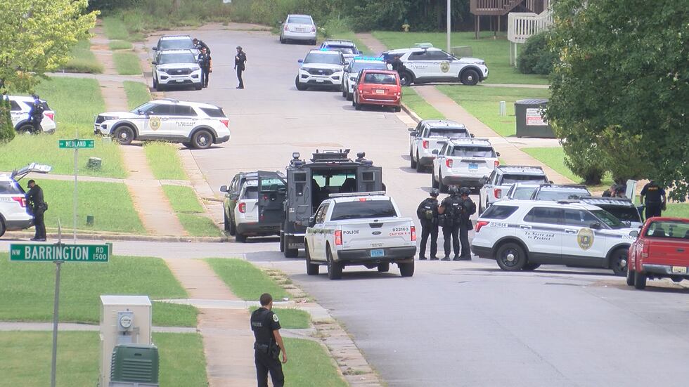 Shooting on Bonnell Dr. results in 2 deaths, HPD serving warrant related to investigation
